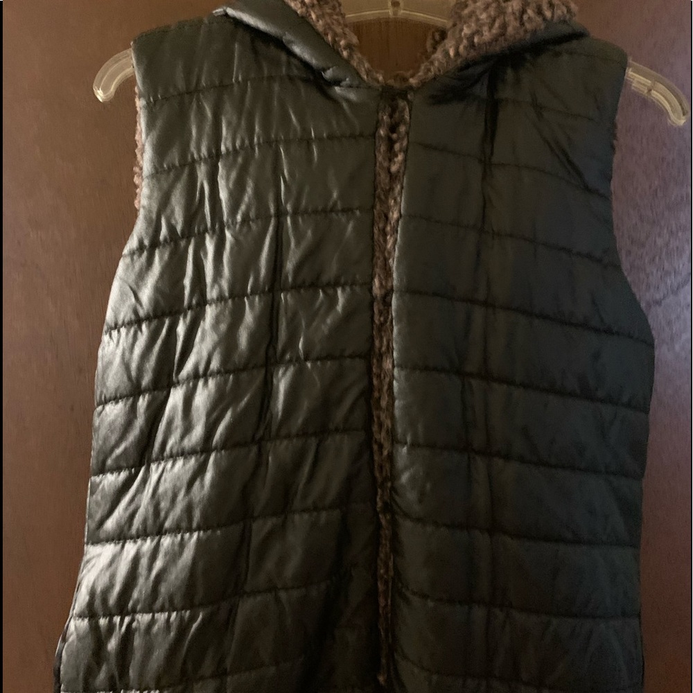 Coco+Carmen puff hooded vest. Worn two times. Size S/M
